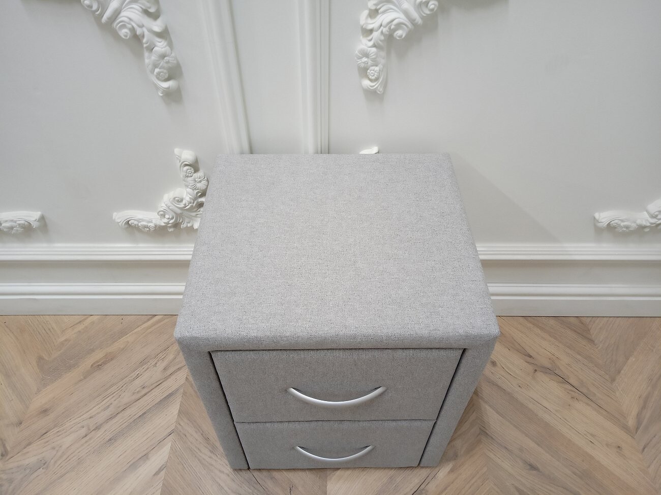 Прикроватная тумбочка с двумя ящиками дымчатая Эстетика Cardif - изображение 3