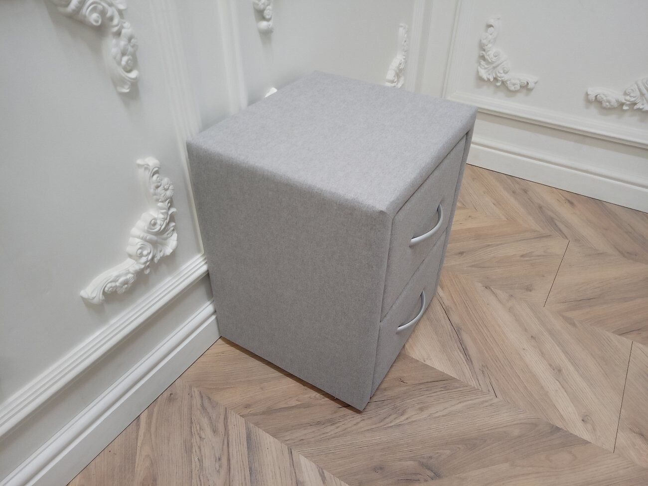 Прикроватная тумбочка с двумя ящиками дымчатая Эстетика Cardif - изображение 4