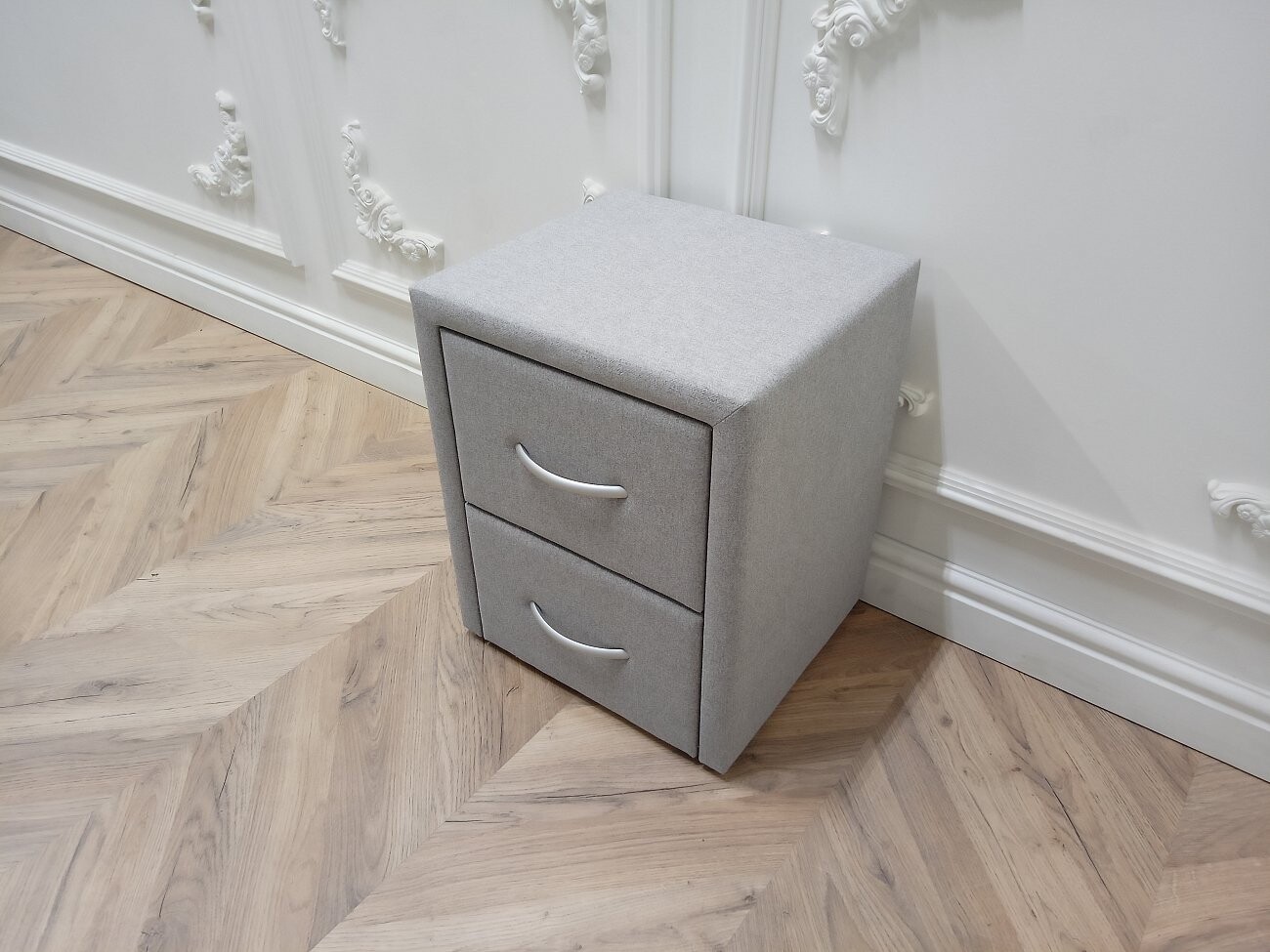 Прикроватная тумбочка с двумя ящиками дымчатая Эстетика Cardif - изображение 5