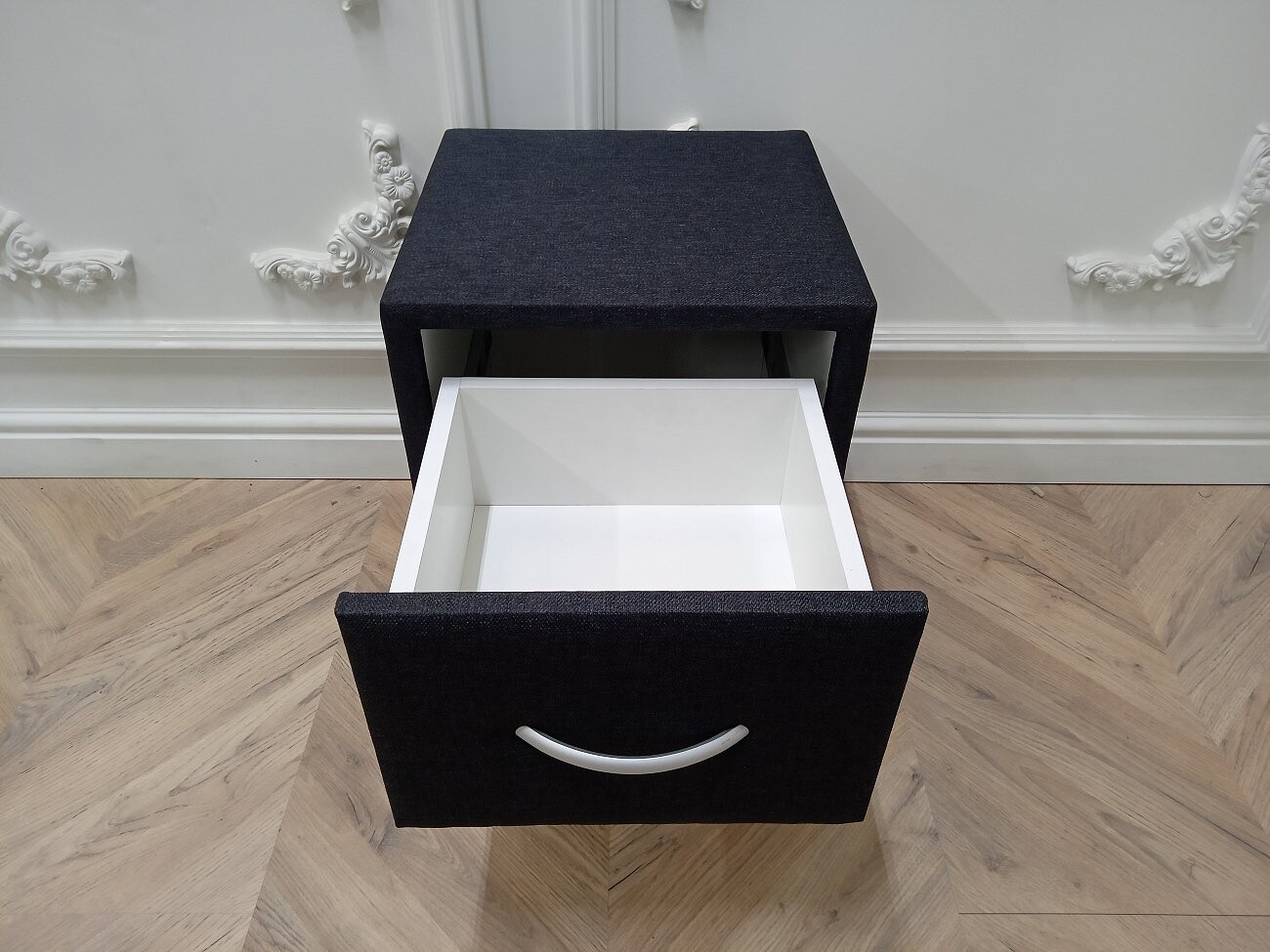 Прикроватная тумбочка с двумя ящиками черная Эстетика Montana - изображение 6