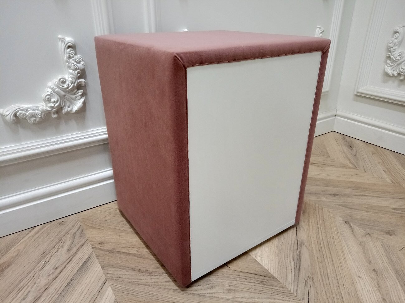 Прикроватная тумбочка с тремя ящиками медно-розовая Эстетика Kolibri Berry - изображение 11