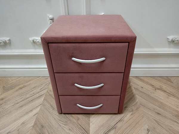 Прикроватная тумбочка с тремя ящиками медно-розовая Эстетика Kolibri Berry - изображение 1
