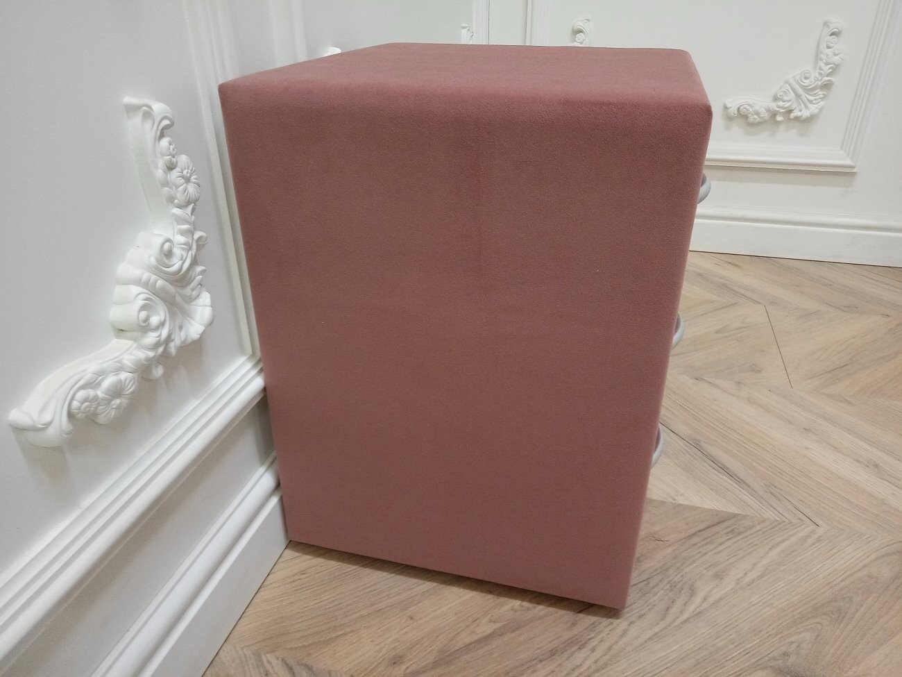 Прикроватная тумбочка с тремя ящиками медно-розовая Эстетика Kolibri Berry - изображение 5