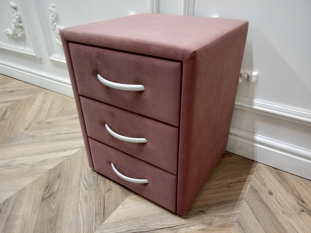 Прикроватная тумбочка с тремя ящиками медно-розовая Эстетика Kolibri Berry - изображение 6