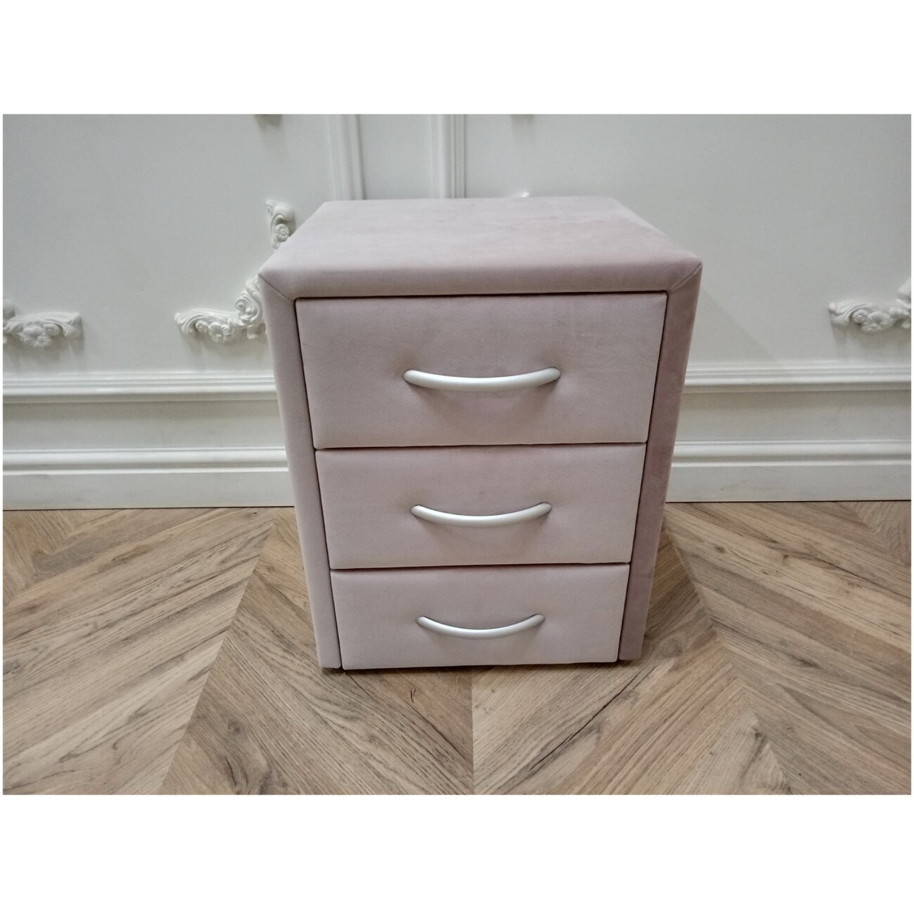 Прикроватная тумбочка с тремя ящиками розовая Эстетика Manhattan - изображение 2