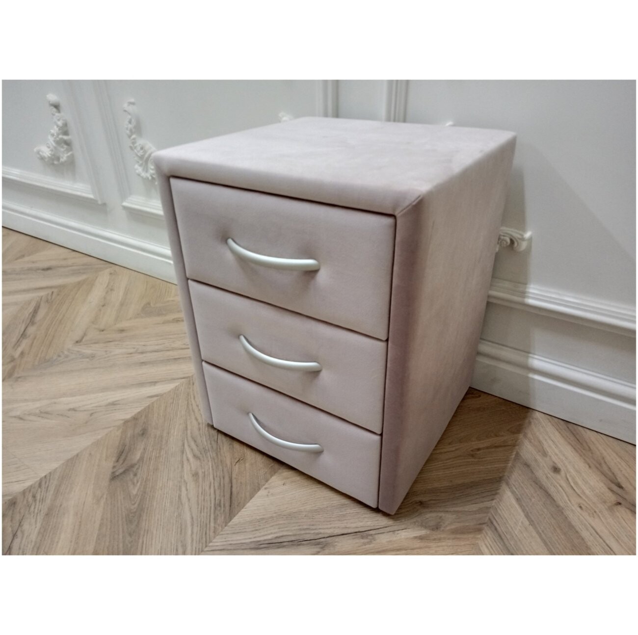 Прикроватная тумбочка с тремя ящиками розовая Эстетика Manhattan - изображение 6