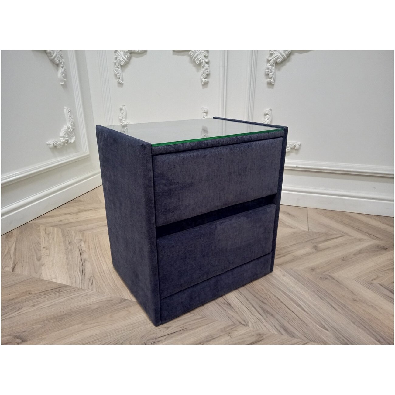 Прикроватная тумбочка со стеклом и двумя ящиками серо-синяя Encanto Velvet Lux - изображение 2
