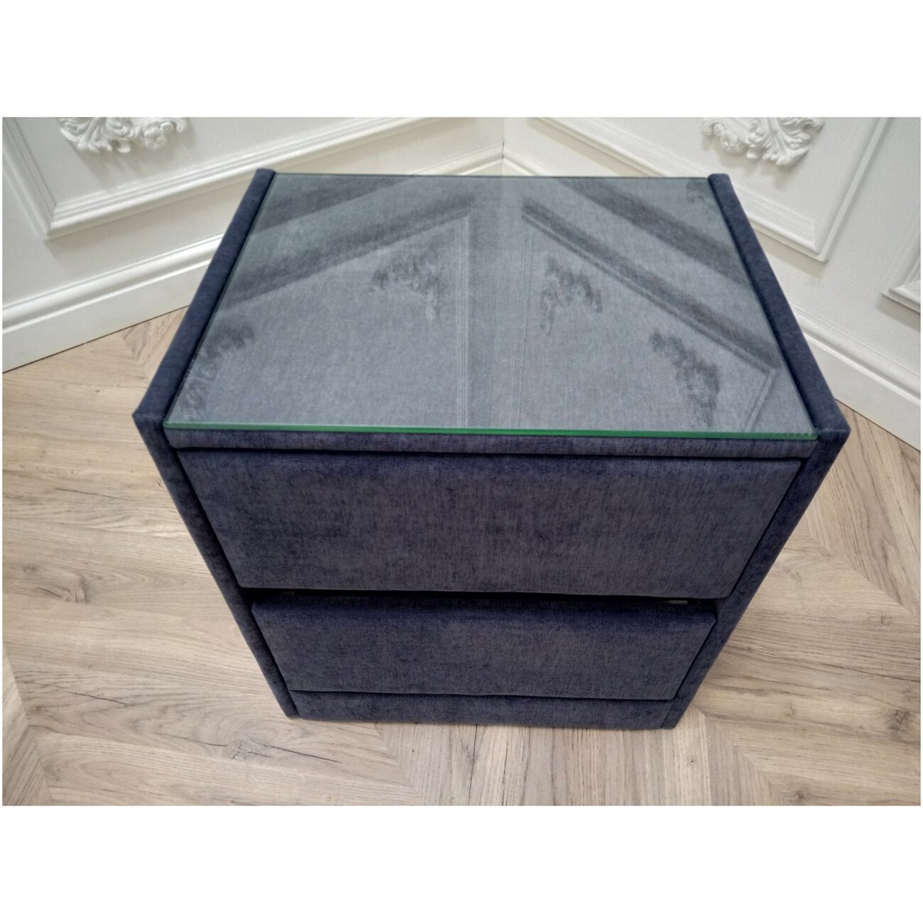 Прикроватная тумбочка со стеклом и двумя ящиками серо-синяя Encanto Velvet Lux - изображение 7