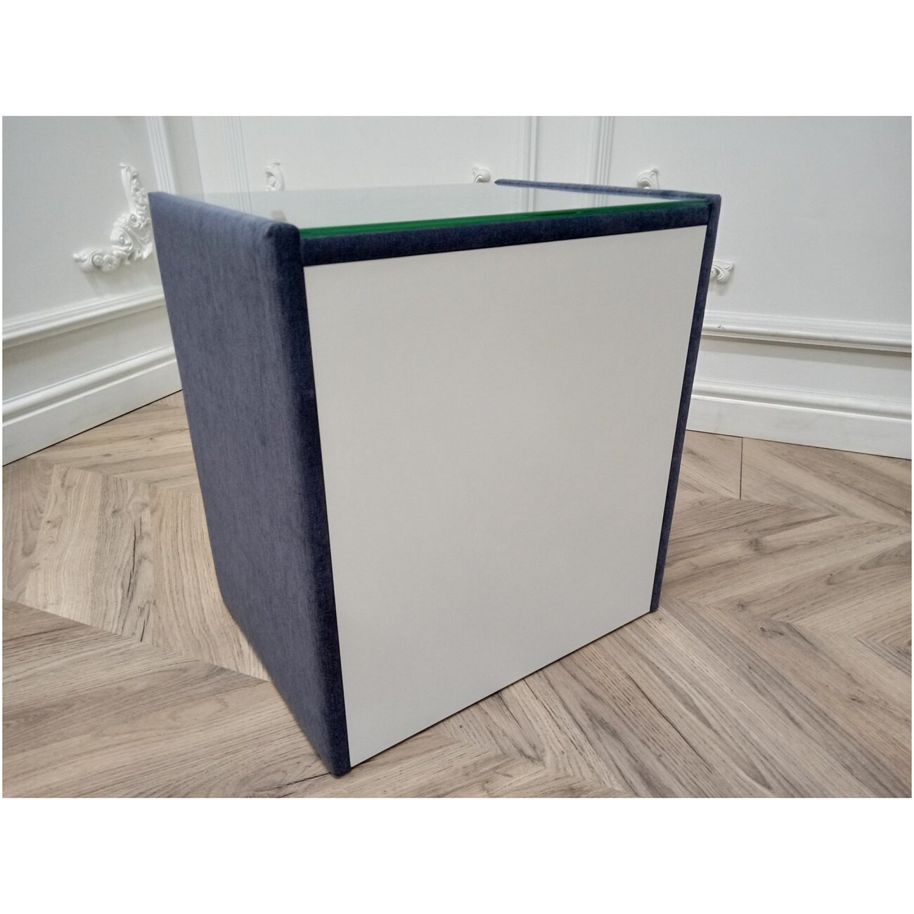 Прикроватная тумбочка со стеклом и двумя ящиками серо-синяя Encanto Velvet Lux - изображение 8