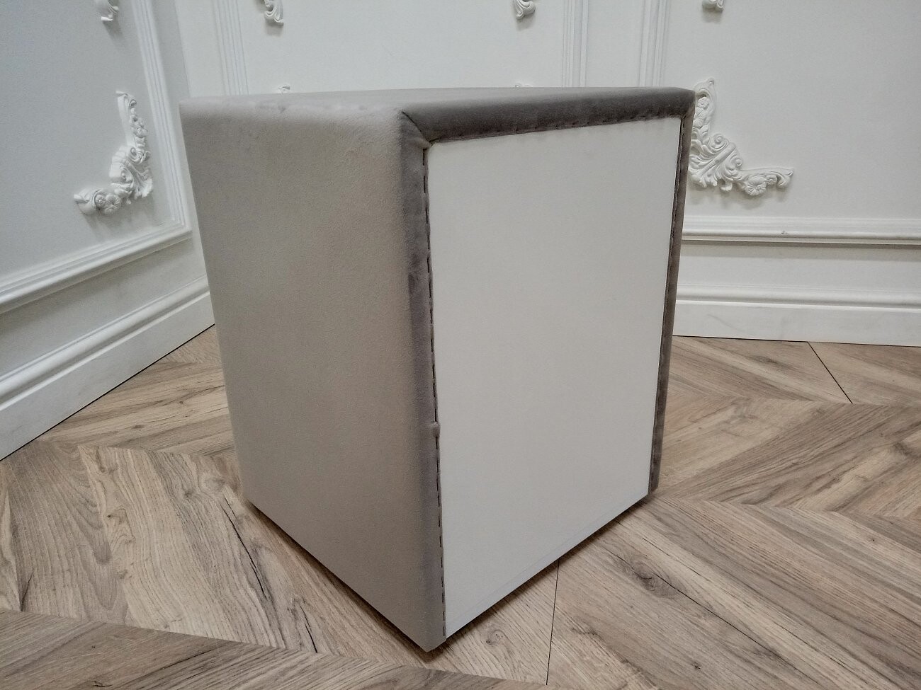 Прикроватная тумбочка с тремя ящиками бежевая Эстетика Rivera - изображение 10