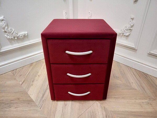 Прикроватная тумбочка с тремя ящиками красная Эстетика Rivera - изображение 1