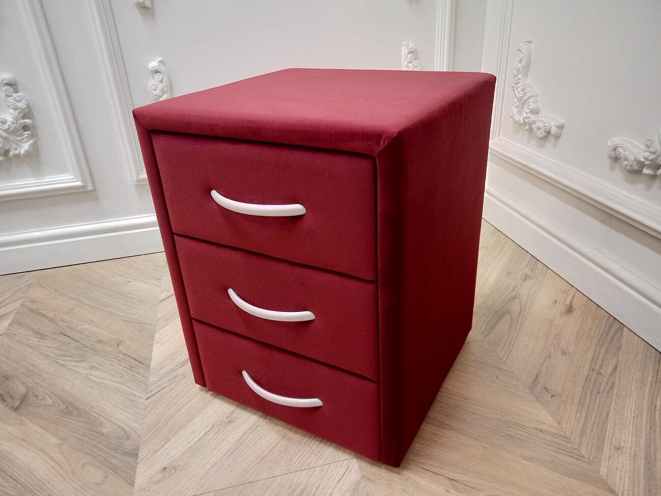 Прикроватная тумбочка с тремя ящиками красная Эстетика Rivera - изображение 6