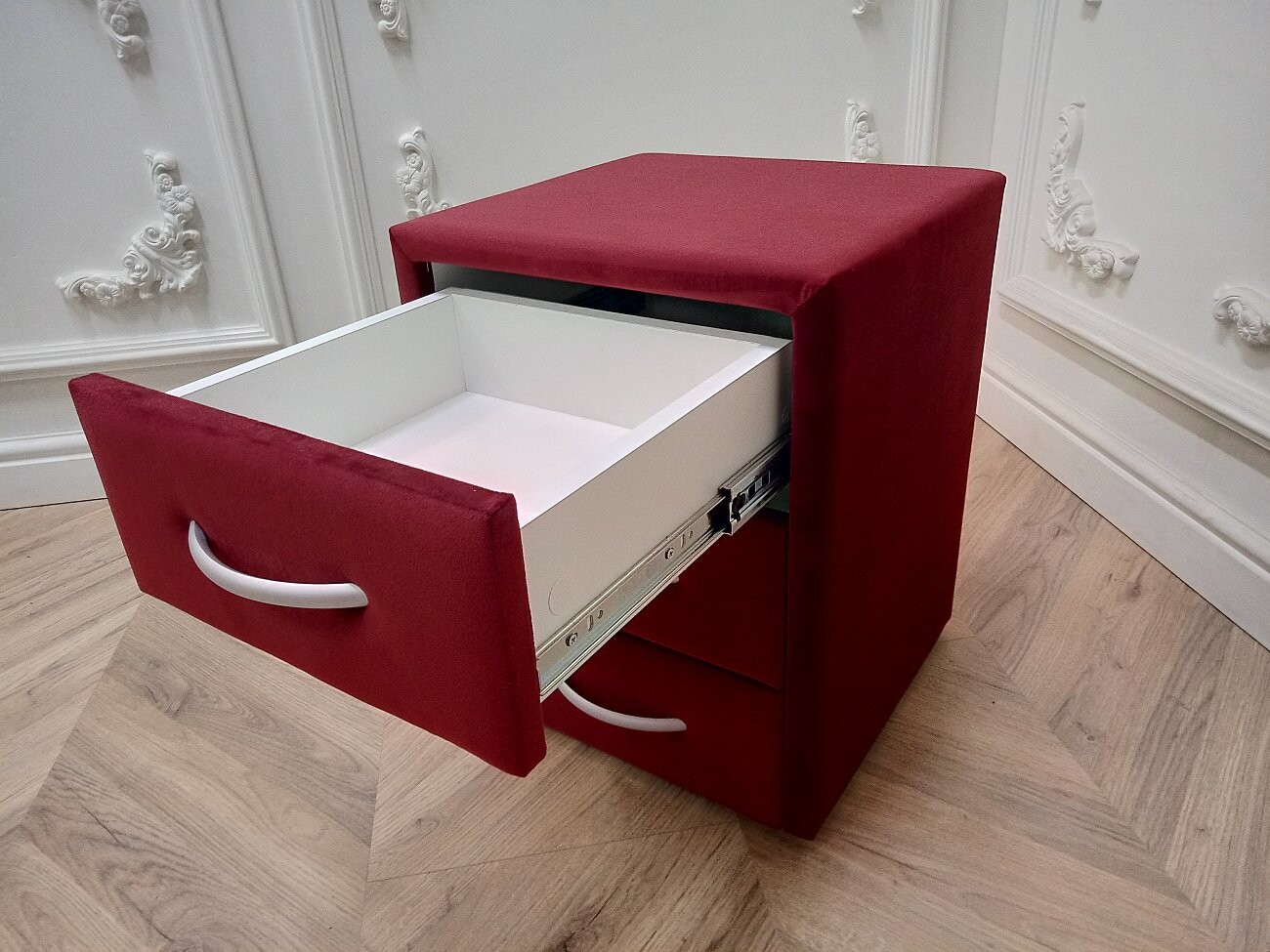 Прикроватная тумбочка с тремя ящиками красная Эстетика Rivera - изображение 7