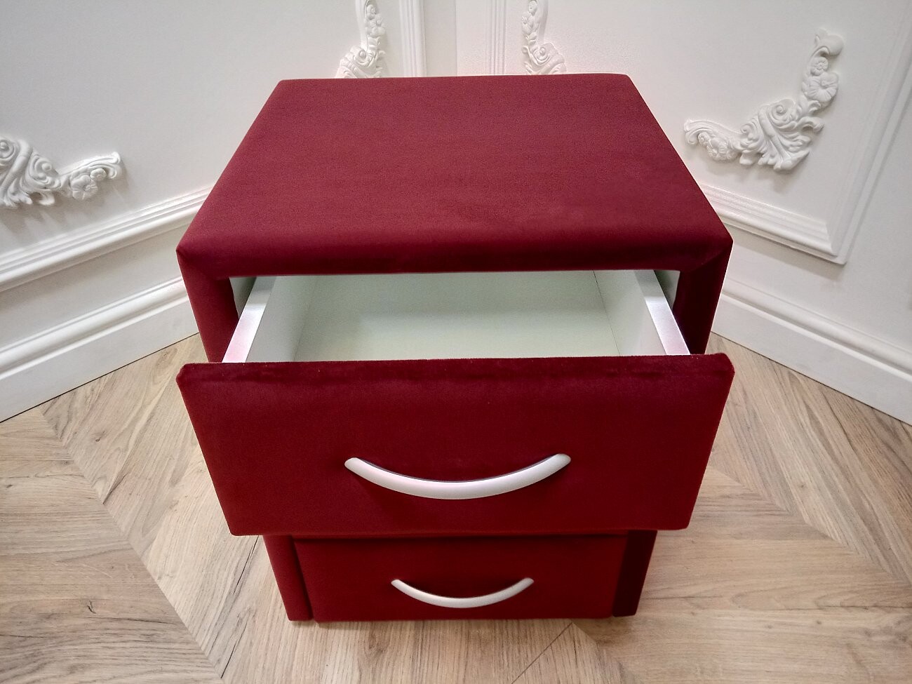 Прикроватная тумбочка с тремя ящиками красная Эстетика Rivera - изображение 8