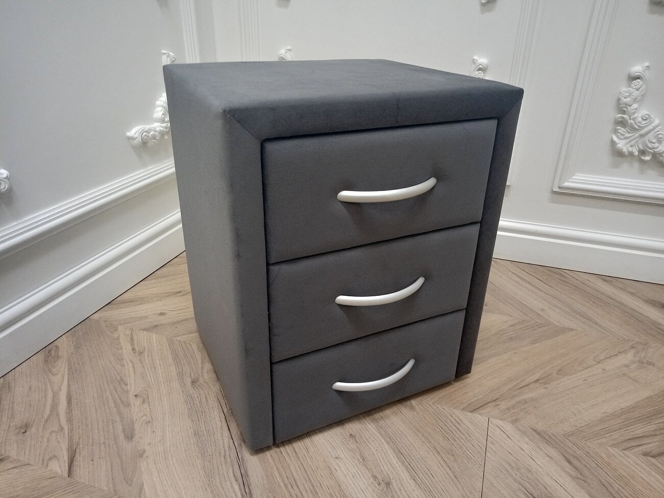 Прикроватная тумбочка с тремя ящиками темно-серая Эстетика Enigma - изображение 2