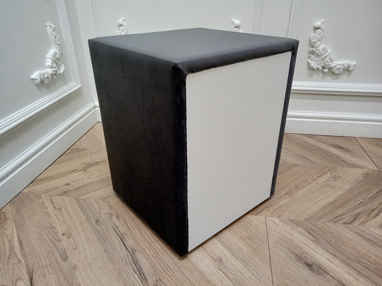 Прикроватная тумбочка с тремя ящиками темно-серая Эстетика Rivera - изображение 10