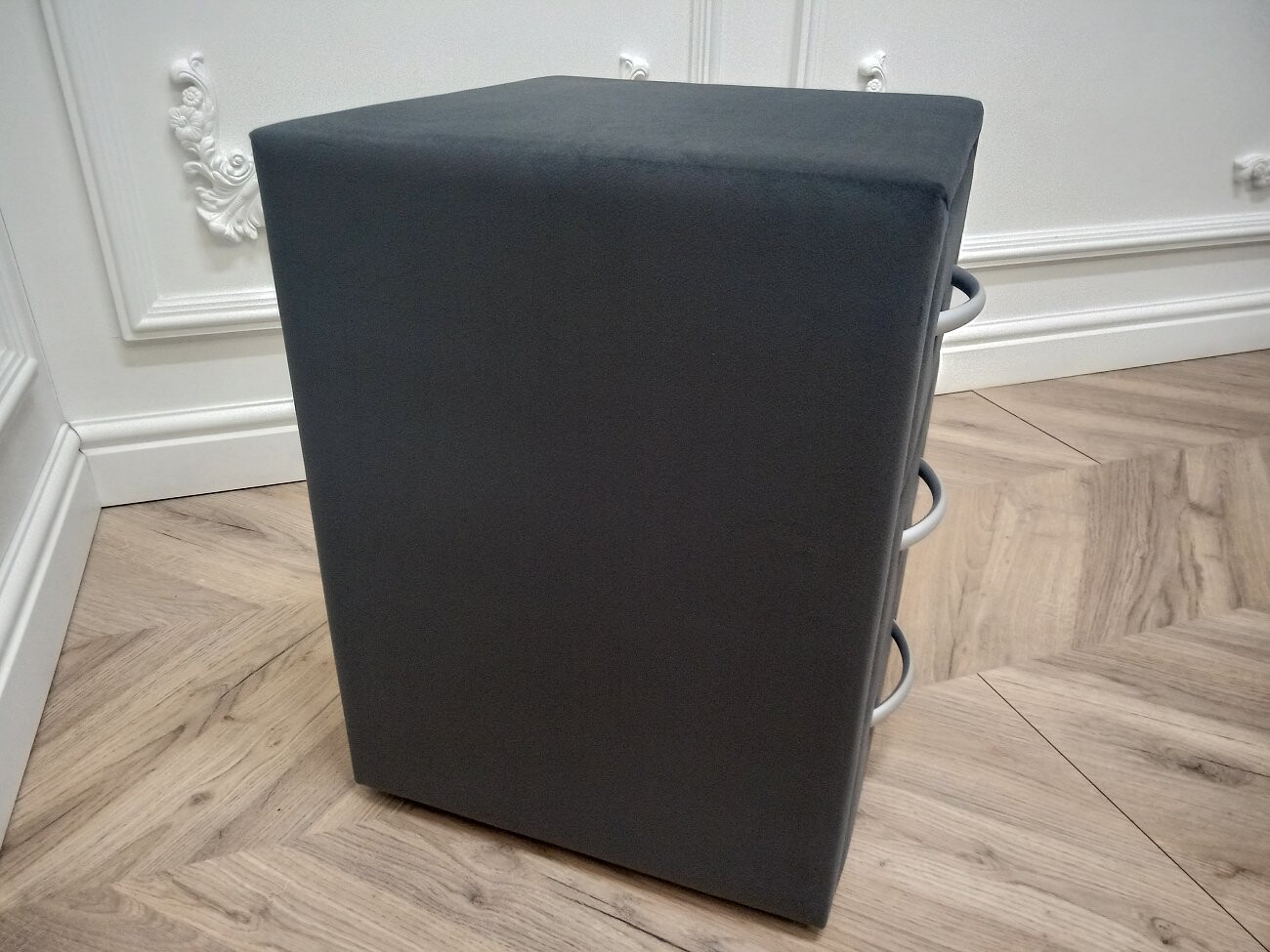 Прикроватная тумбочка с тремя ящиками темно-серая Эстетика Rivera - изображение 4