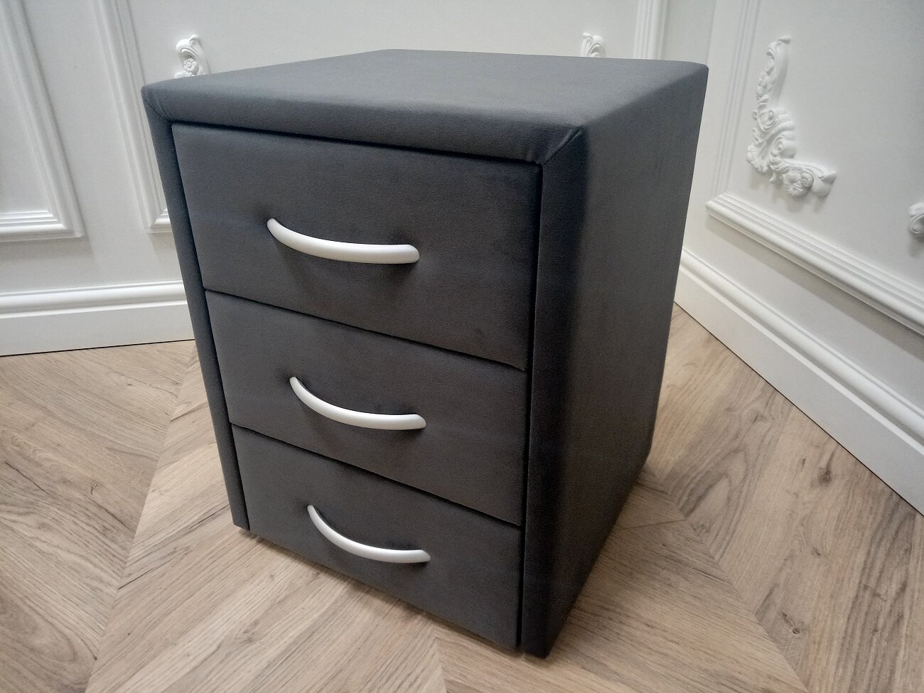 Прикроватная тумбочка с тремя ящиками темно-серая Эстетика Rivera - изображение 5