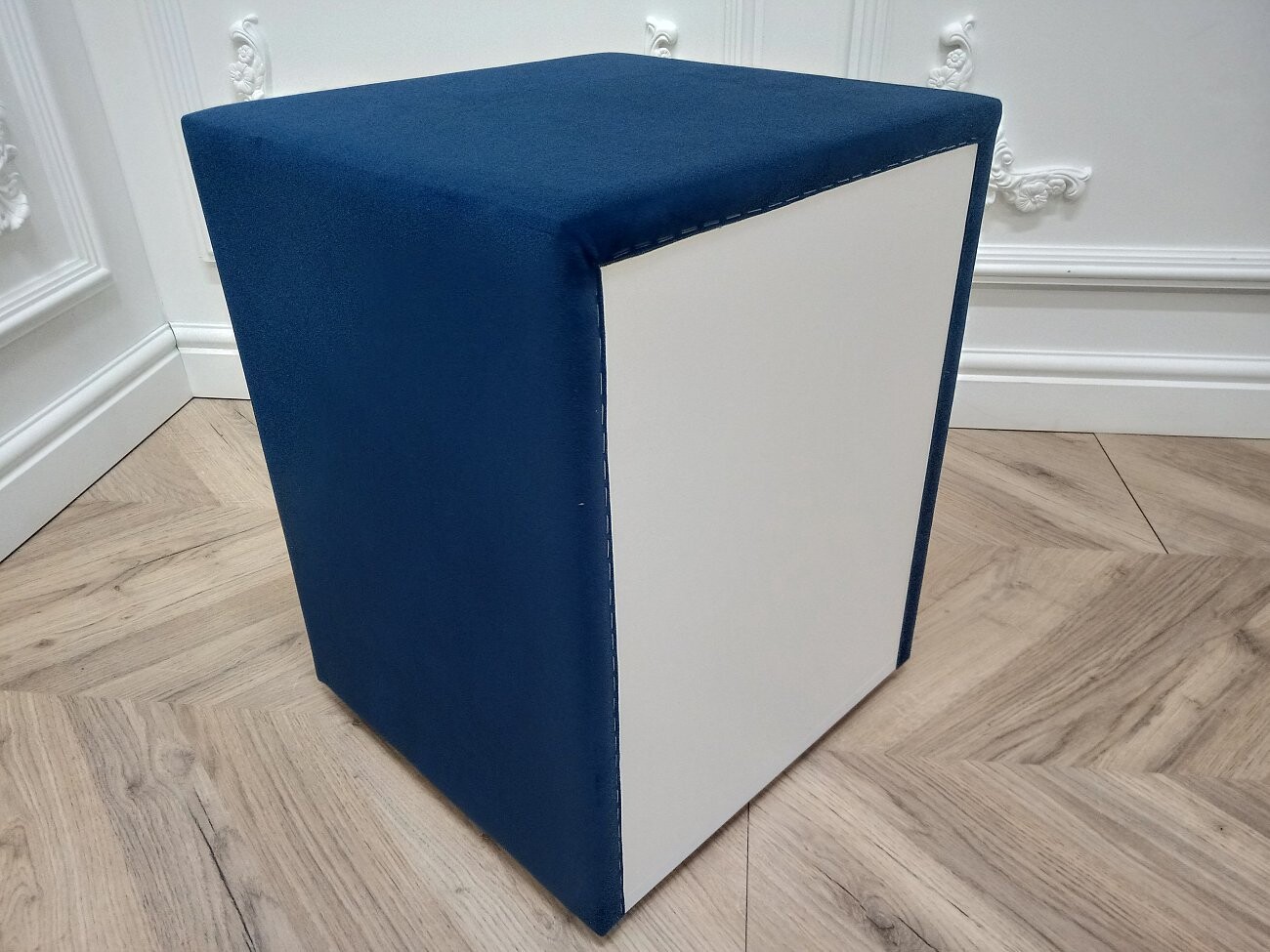 Прикроватная тумбочка с тремя ящиками темно-синяя Эстетика Velutto - изображение 9