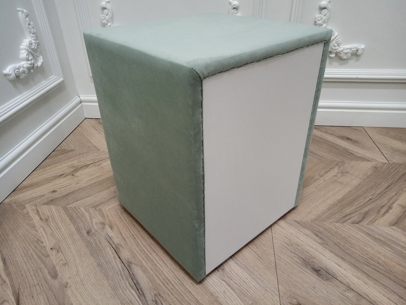 Прикроватная тумбочка с тремя ящиками зелёная Эстетика Velutto - изображение 10