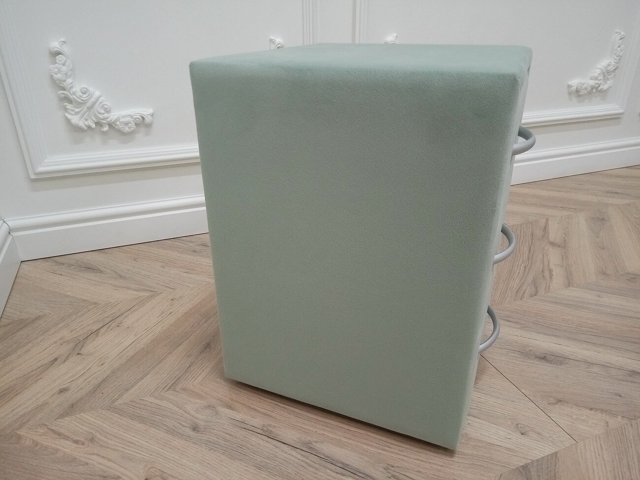 Прикроватная тумбочка с тремя ящиками зелёная Эстетика Velutto - изображение 3