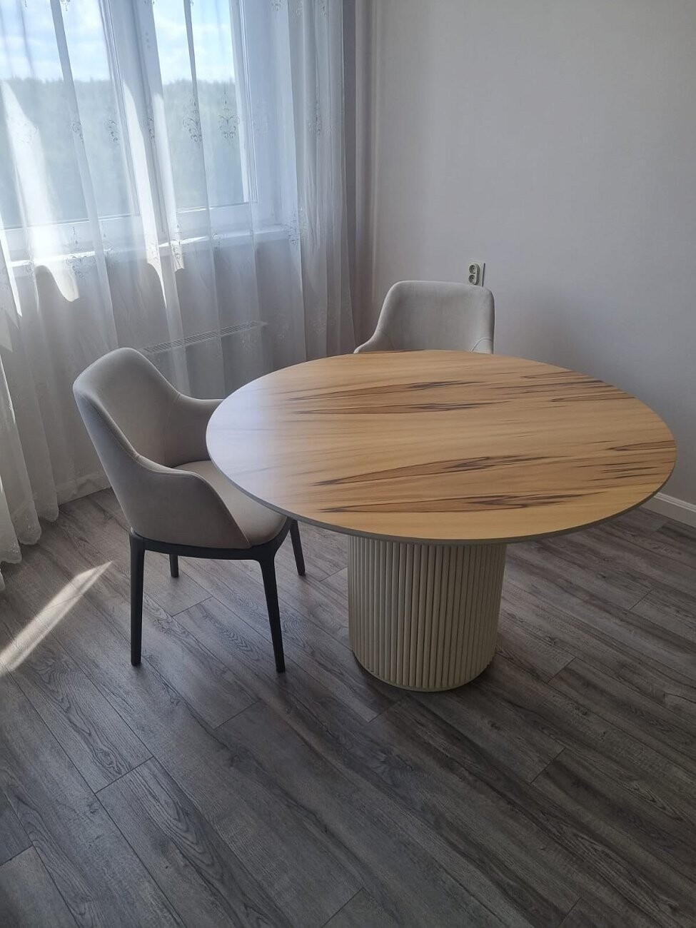 Стол обеденный круглый 90 см HPL бежево-белый Оливер - изображение 2