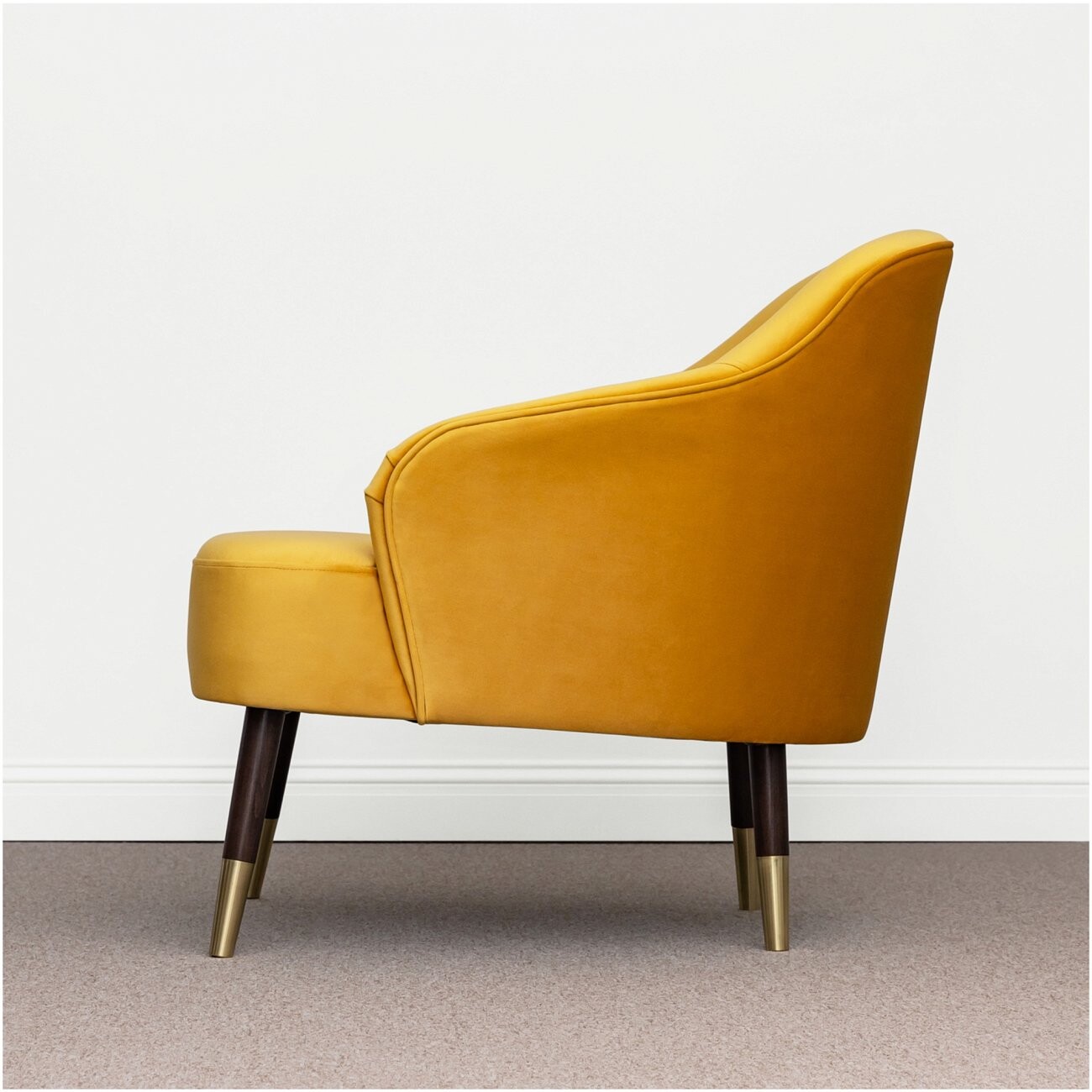 Кресло мягкое с подлокотниками на деревянных ножках охра Karin - изображение 4