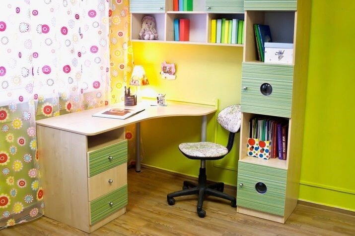 Выбираем письменный стол для школьника: 75 современных моделей для детской комнаты