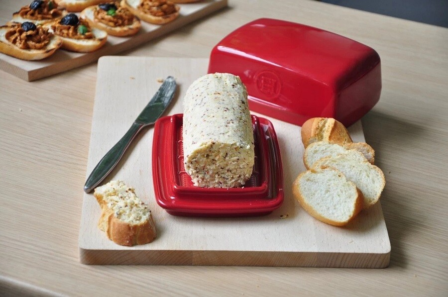 Красная масленка с маслом