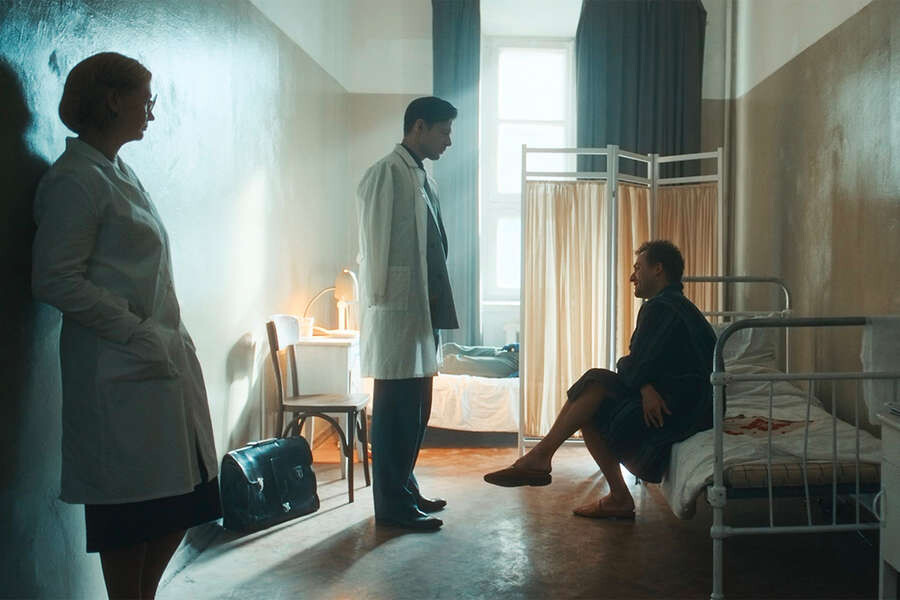 кадр из сериала “Нулевой пациент”