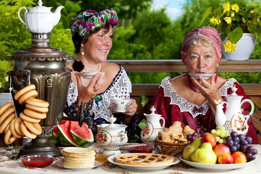 Женщины на русском чаепитие