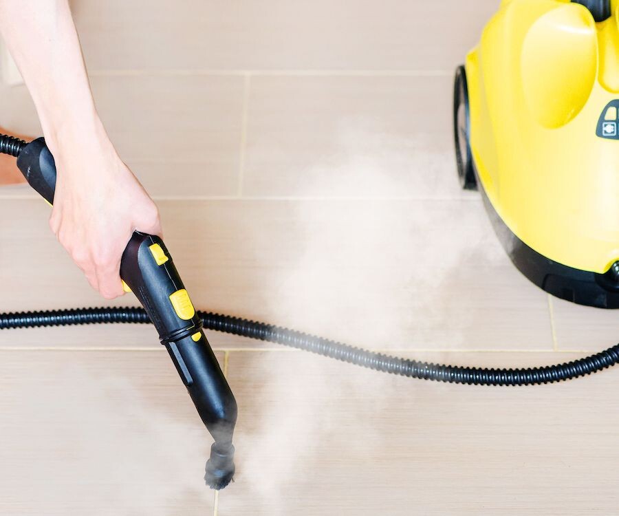 Можно ли помыть потолок моющим пылесосом