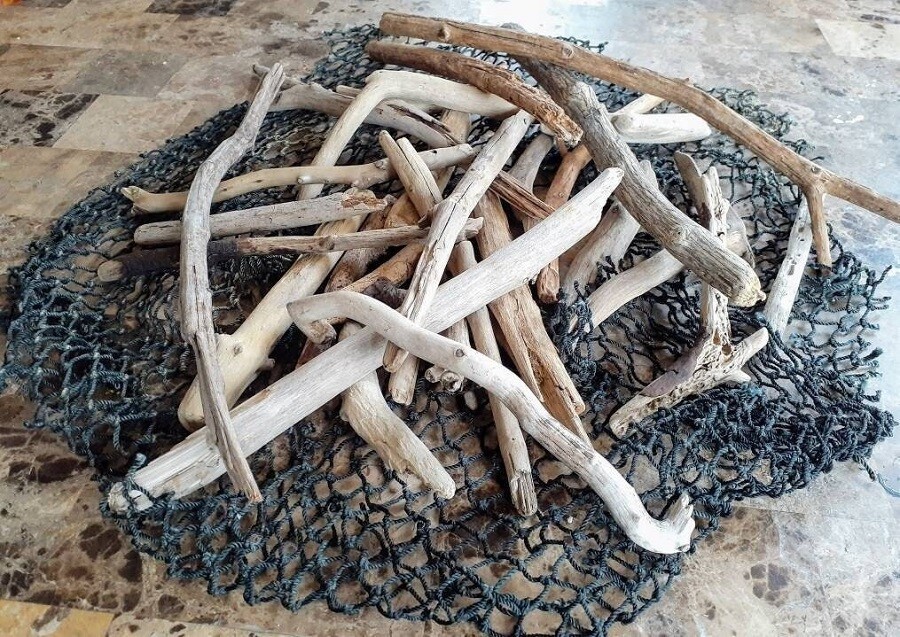 Коряги из белого дерева