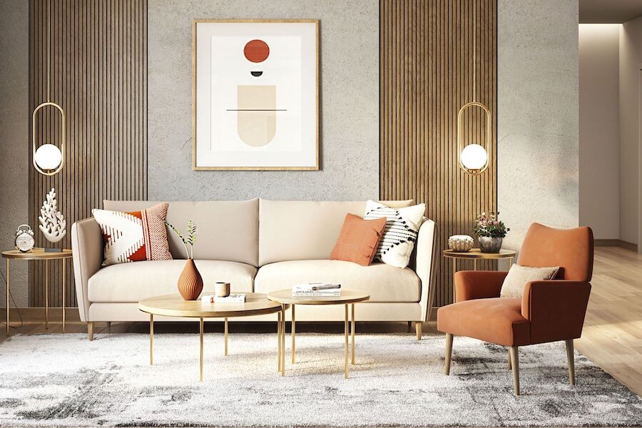 Диван цвета айвори отлично сочетается с ярким креслом в гостиной