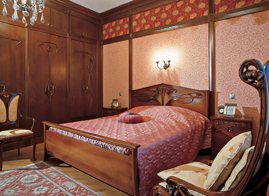 Спальня в стиле модерн в бежевых и коричневых тонах