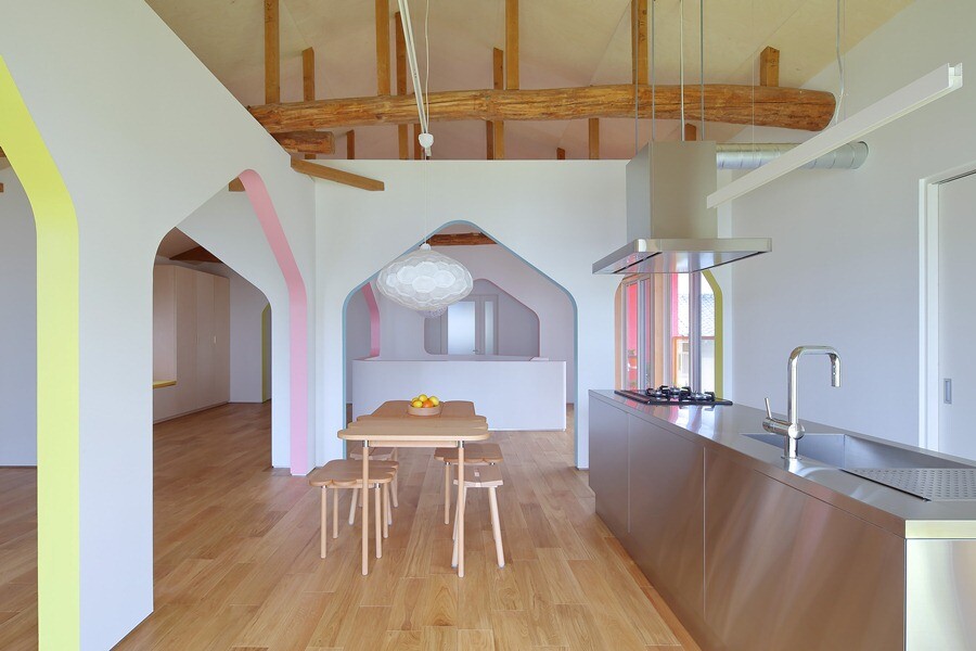 Кухня в House of Many Arches