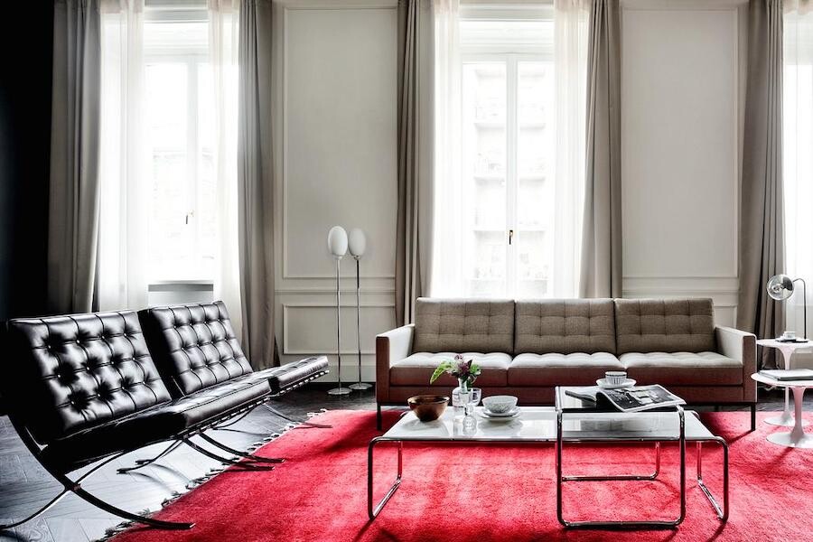 barcelona chair в классическом интерьере