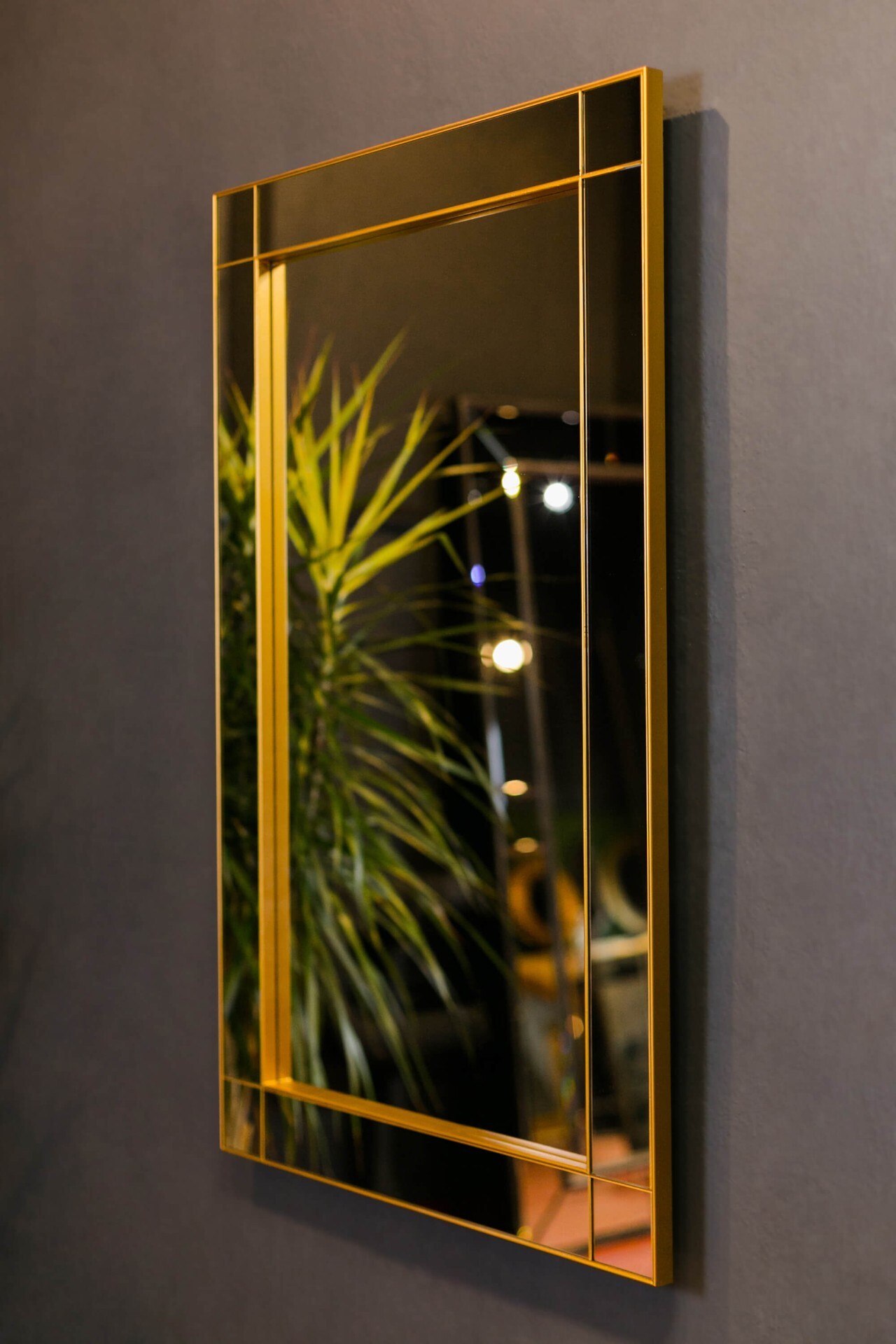 Зеркало настенное прямоугольное золото Alterna Gold
