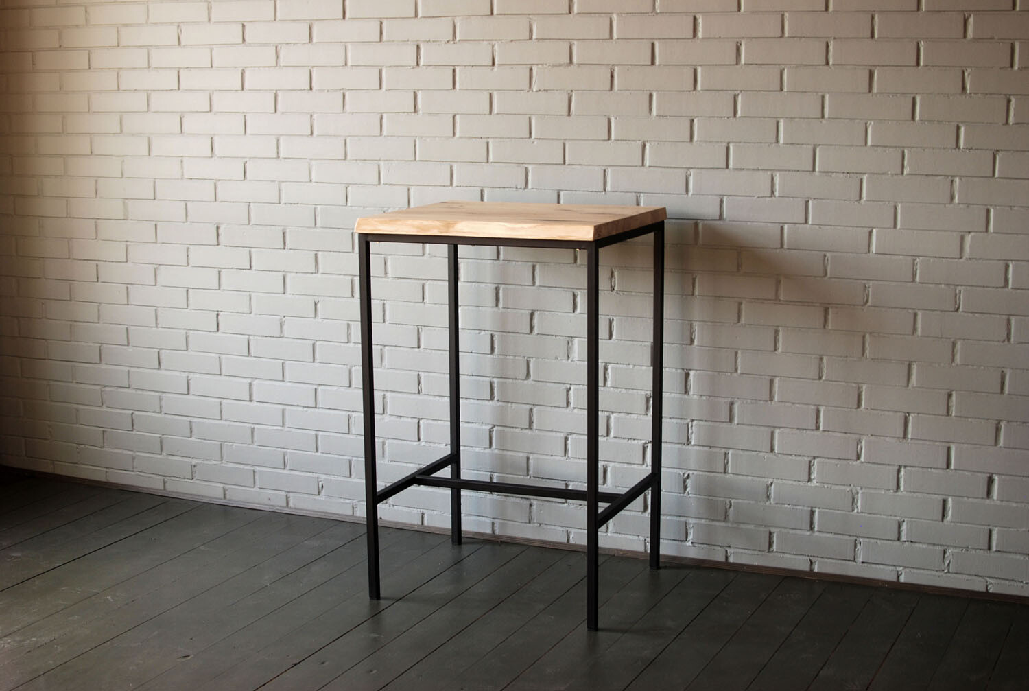 Барный стол на металлических ножках коричневый, черный DUB 02