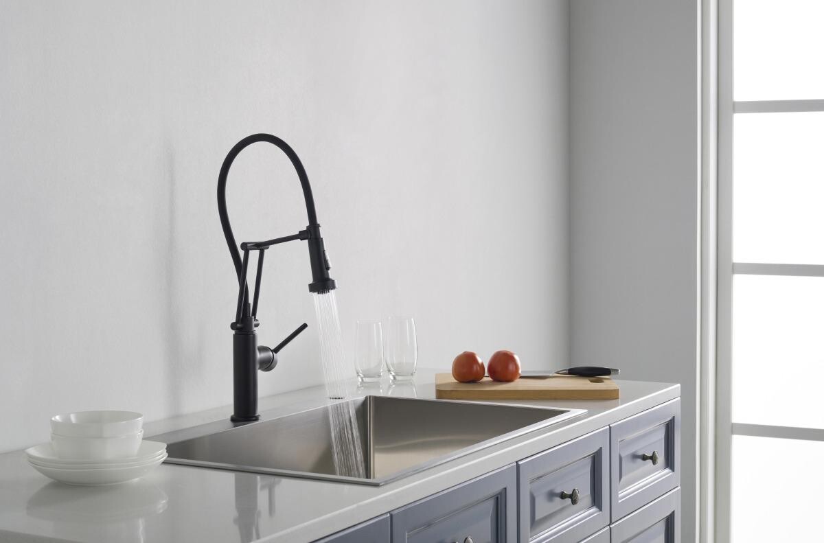 Смеситель для кухни с гибким изливом черный Aquatek "Европа" AQ1388MB - изображение 5