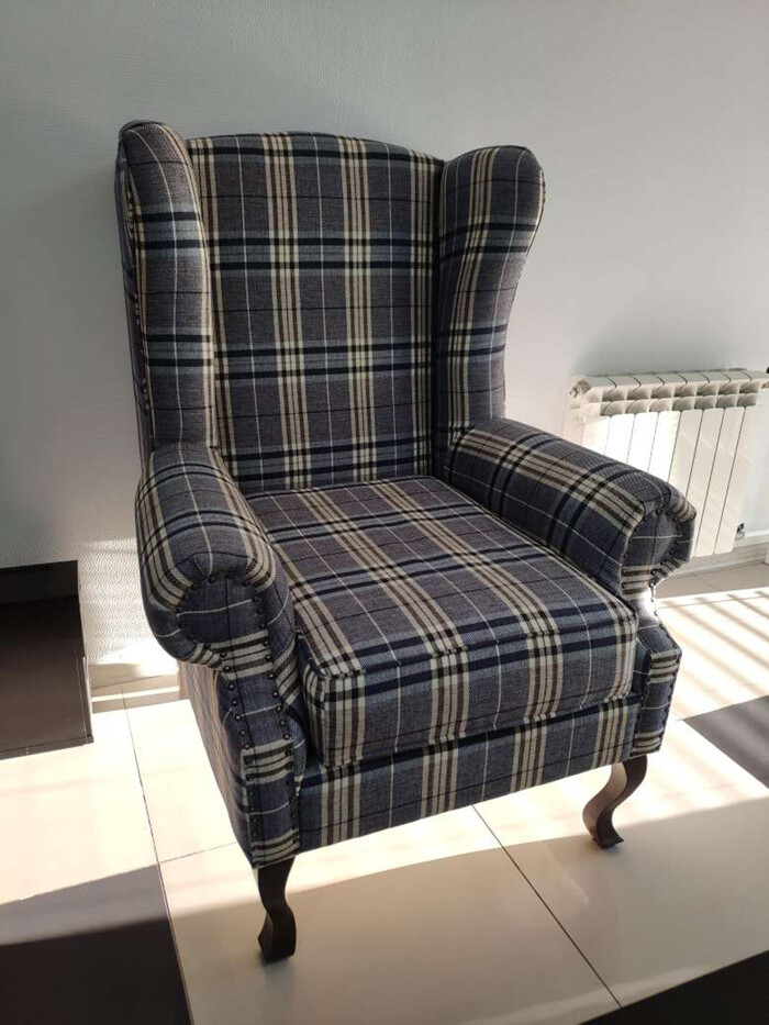 Кресло сине-коричневое Collins Wingback Chair Шотландская клетка