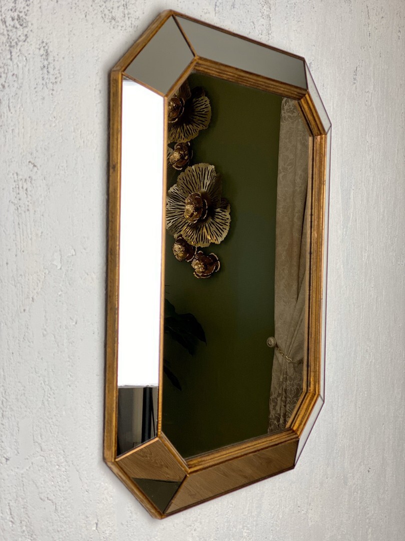 Зеркало настенное 70х54 см золотое Valerie