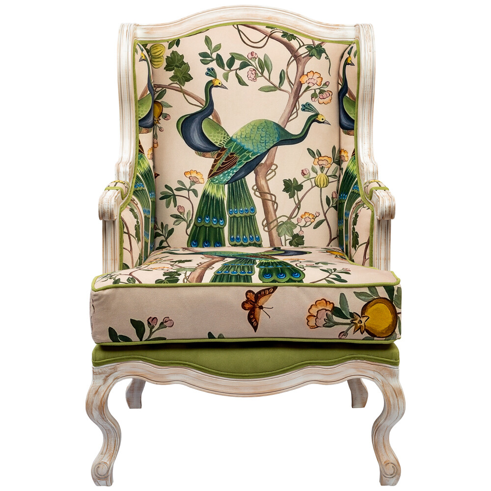 Кресло с деревянными подлокотниками и широкой спинкой бежевое «Индокитайский зелёный павлин» 2106073