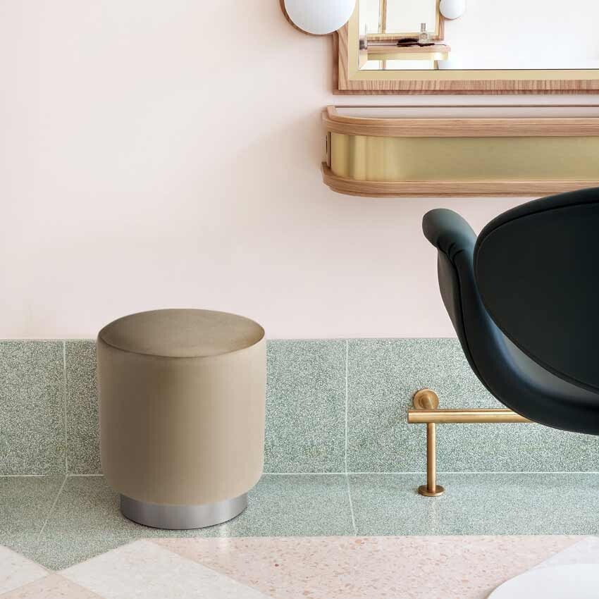 Фото  в интерьере - 2.