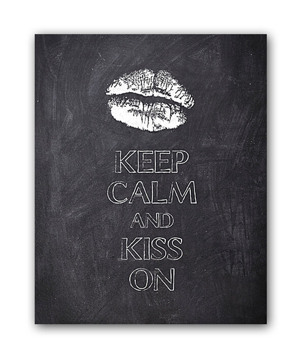 Постер Keep calm and kiss А4
