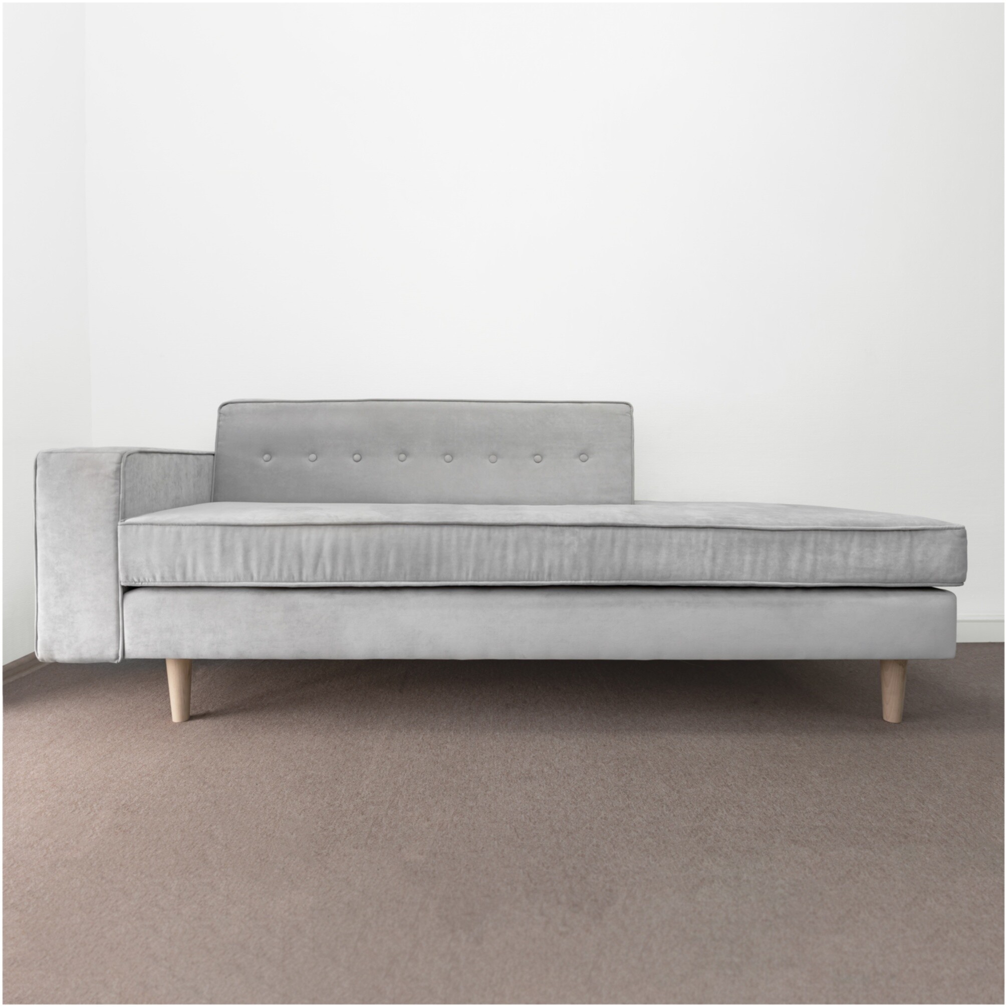 Диван Bantam Studio Sofa прямой серый