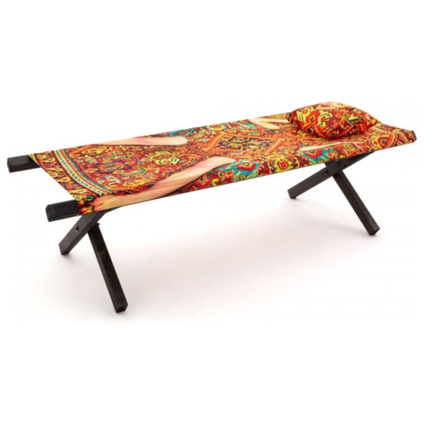 Шезлонг складной деревянный с текстилем и подушкой разноцветный Poolbed Lady on Carpet