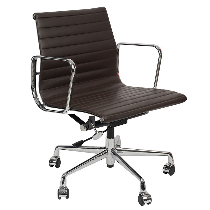 Кресло офисное с жесткими подлокотниками кофейное Eames Style Ribbed Office Chair EA 117