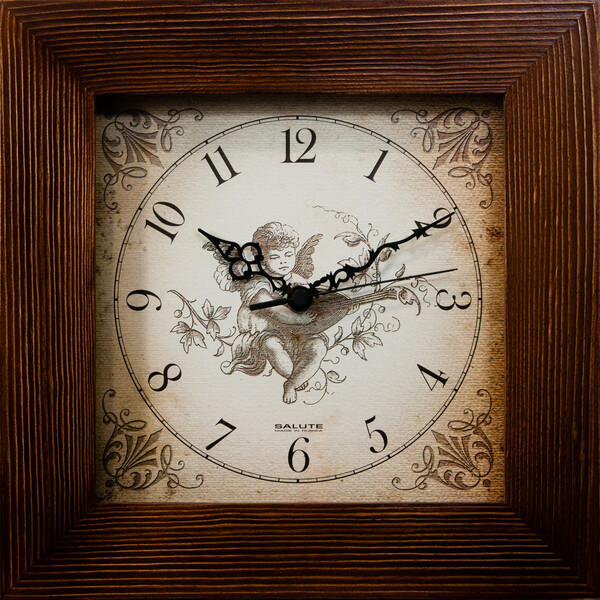 Часы настенные деревянные 35х35 см темно-коричневые &quot;Ангелочек&quot;