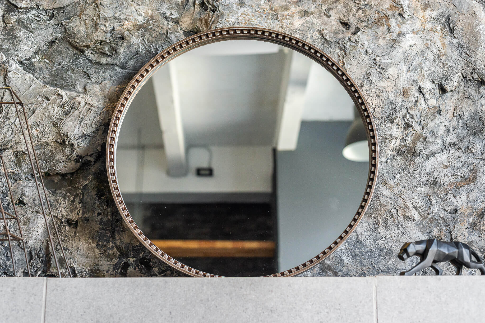 Круглое зеркало в раме состаренное серебро Luciano